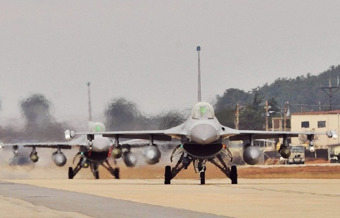 Máy bay chiến đấu F-16 của quân Mỹ tại Hàn Quốc